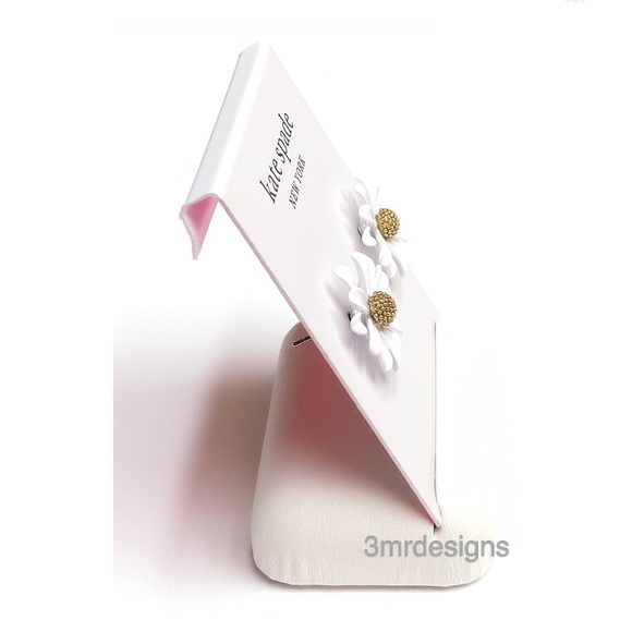 NWT Kate Spade ♠️INTO THE BLOOM 12-K Gold Plated Brass White Daisy Stud Earrings - Picture 3 of 5